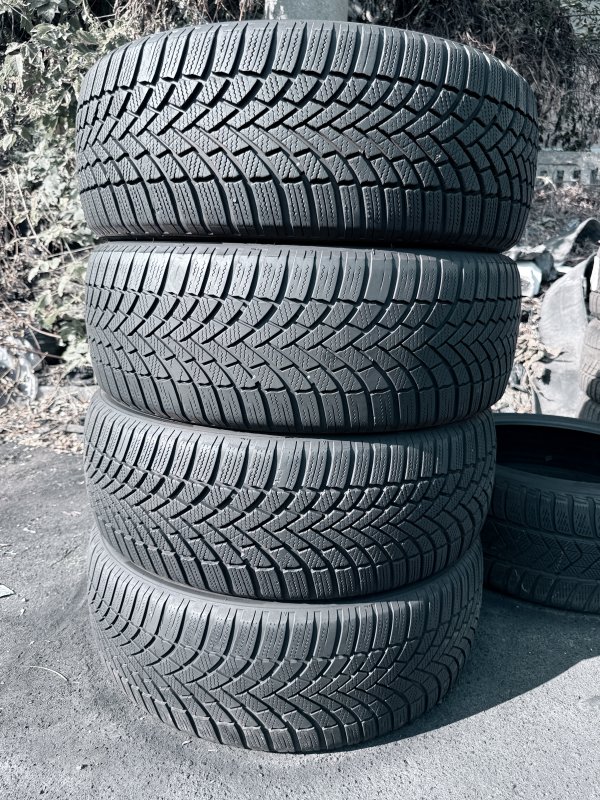 Bridgestone B;izzak LM005 215/50 19