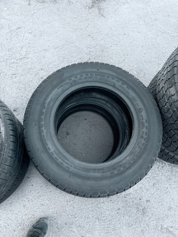 Bridgestone Blizzak 235/65 16