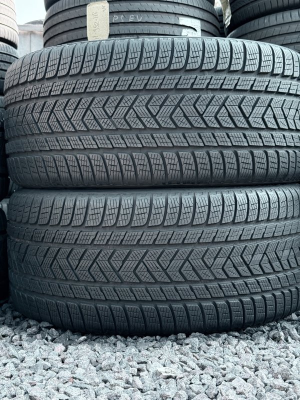 Pirelli Scorpion Winter 285/35 22