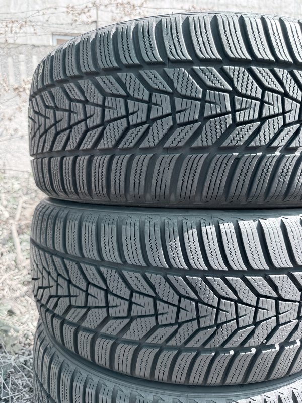 Hankook winter Icept Evo3 225/40 19