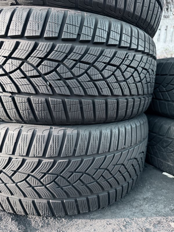 Goodyear UltraGrip Perfomance + 225/45 18
