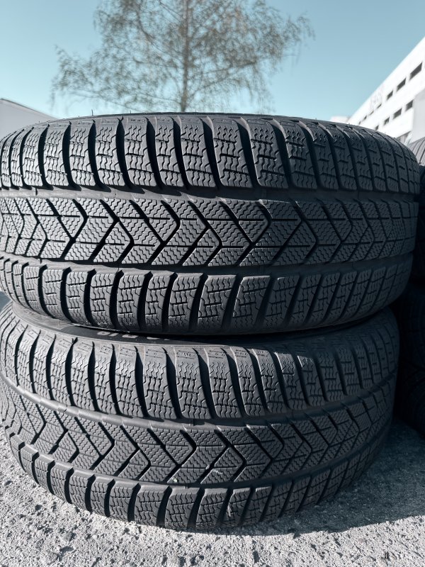 Pirelli Sottozero 3 RSC 245/40 19