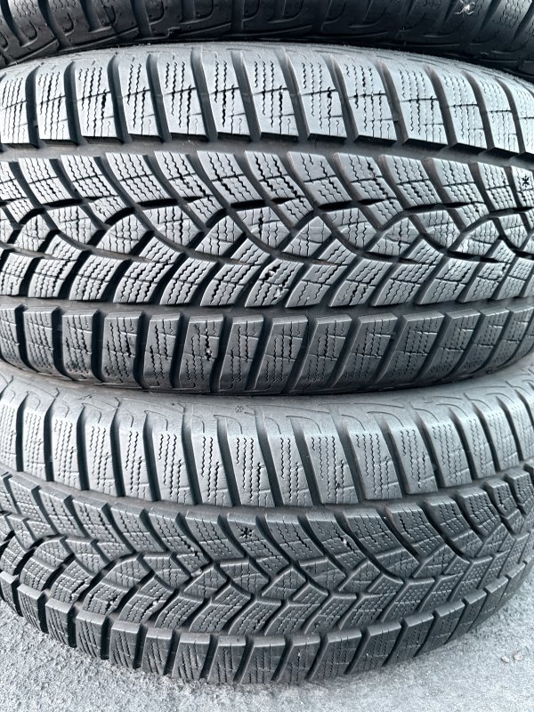 Goodyear Perfomance + 215/55 17