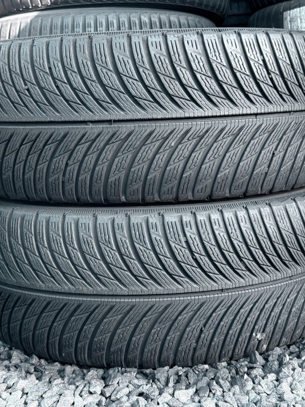 Michelin Pilot Alpin 5 235/45 19