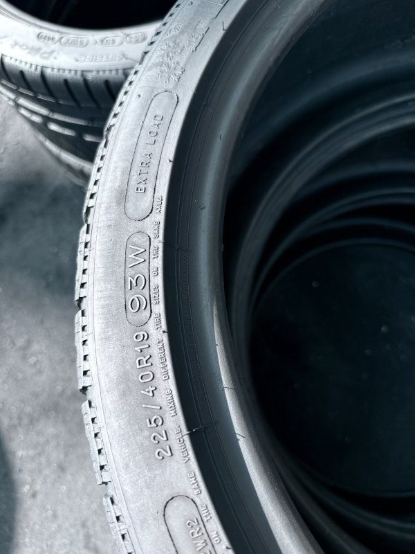 Michelin PA4 225/40 19