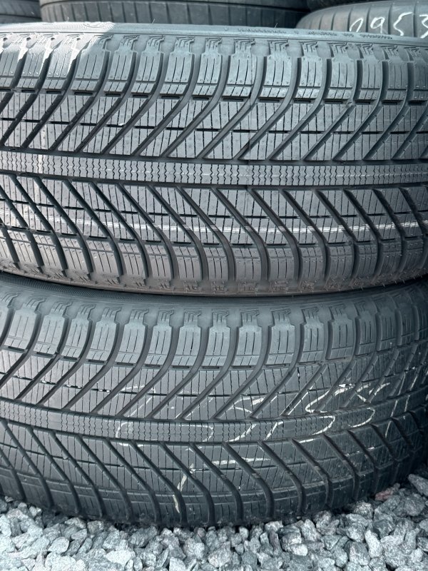 Goodyear Vector 4 Seasons 235/55 17
