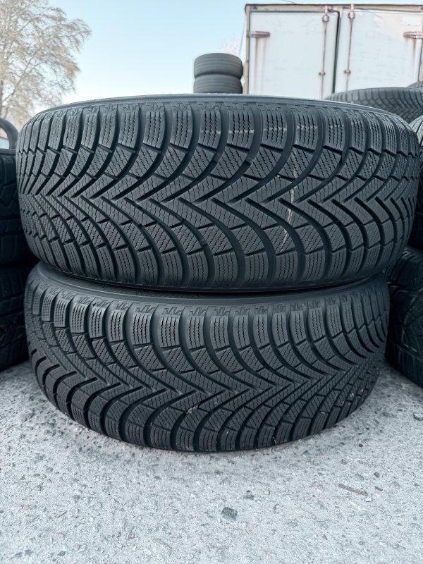 Maxxis Premitra 215/55 18