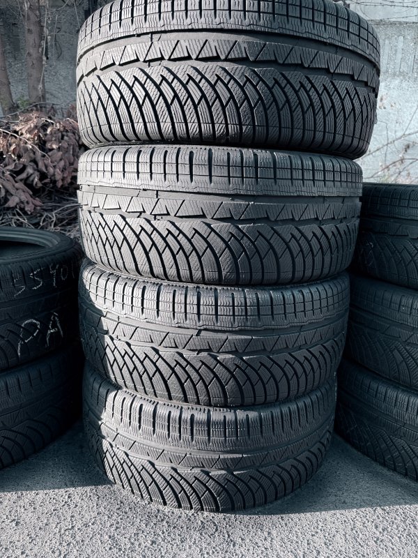 Michelin PA4 225/40 18