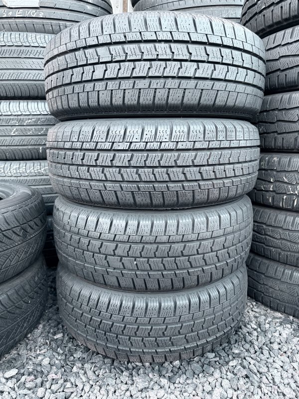 Goodyear UltraGrip Cargo 215/65 15
