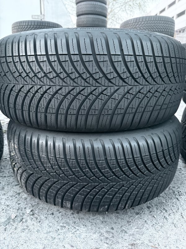 Goodyear 4Seasons Gen 3 205/50 17