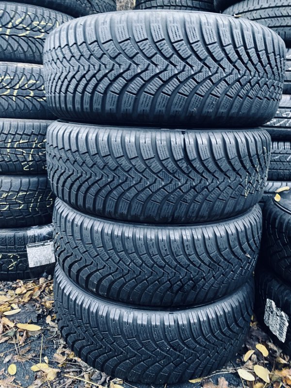 Falken Eurowinter HS01 215/60 16