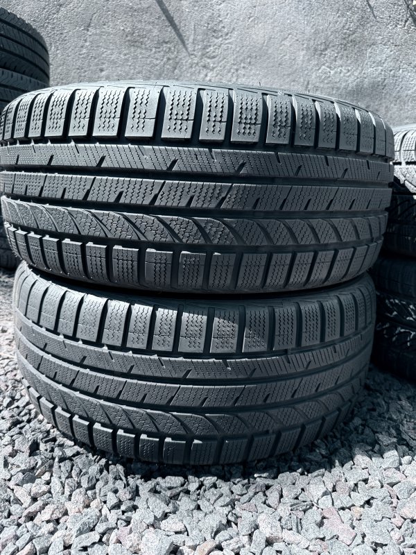 Bridgestone Blizzak LM35 225/50 17