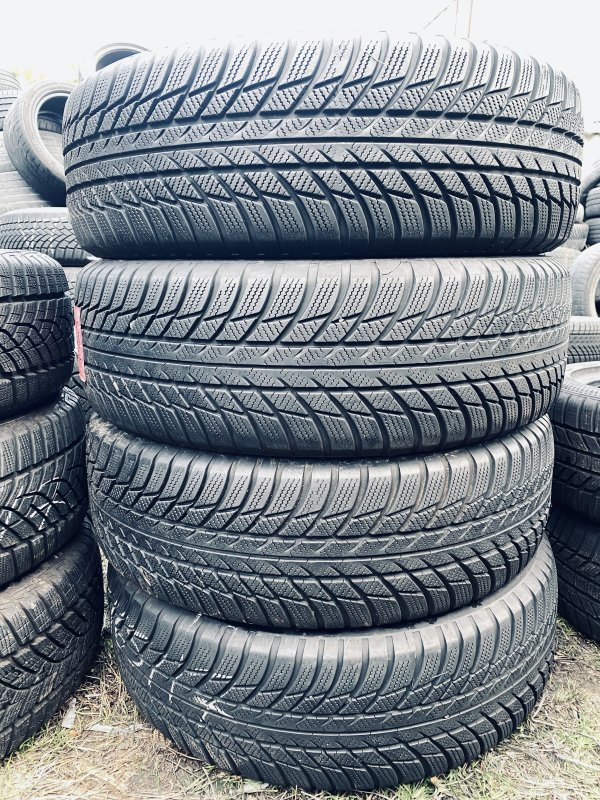 Bridgestone Blizzak LM001 215/65 17