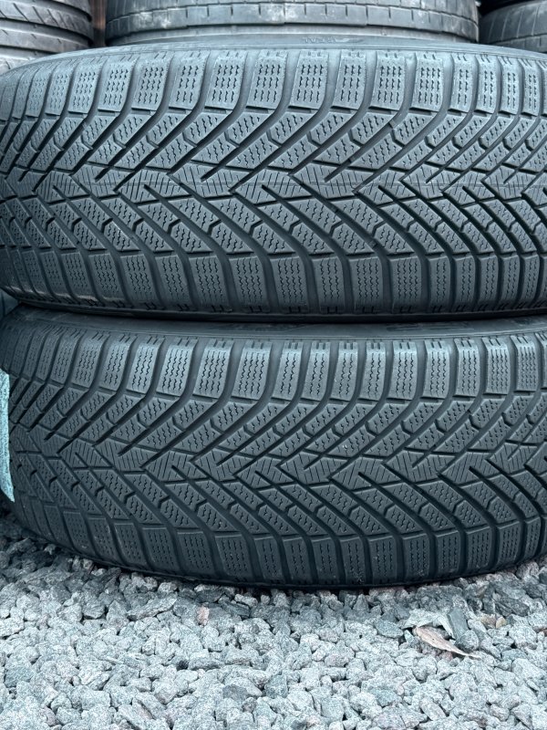 Pirelli Scorpion Winter 2 235/45 21