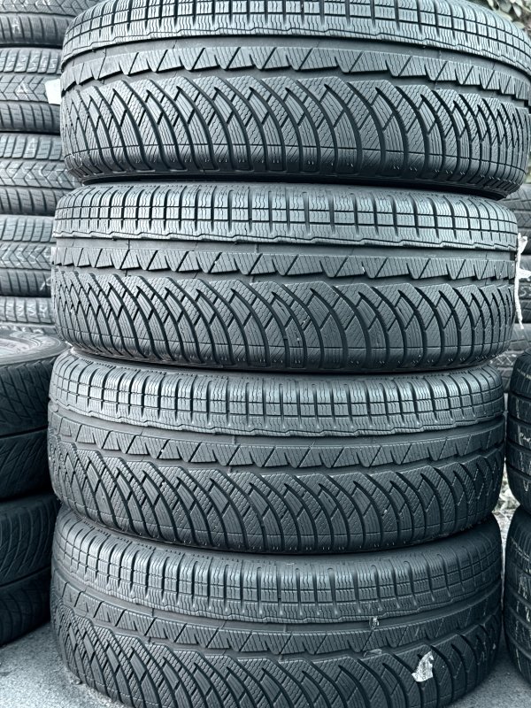 Michelin PA4 235/55 18