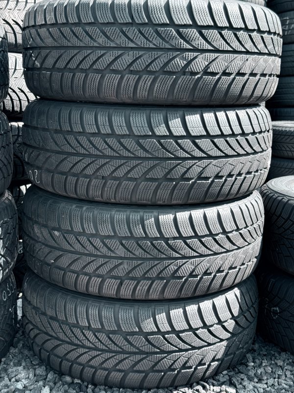 Maxxis Arctictreker 205/55 16