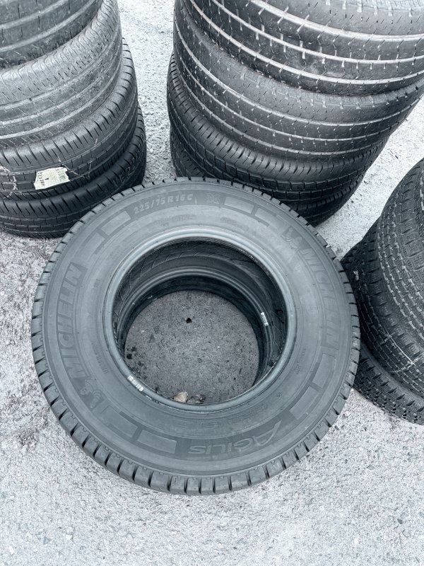 Michelin Agilis 225/75 16