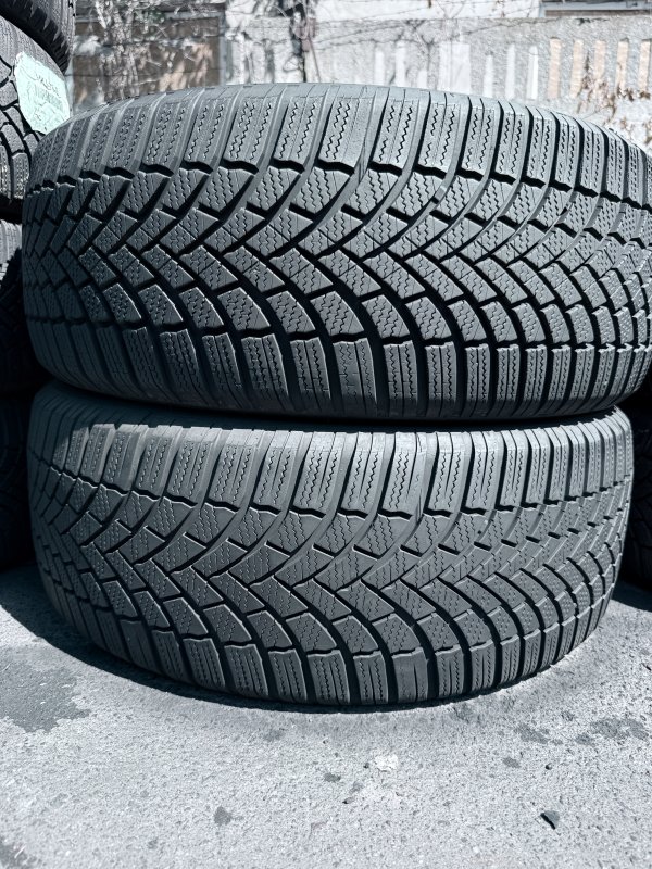 Bridgestone LM005 235/50 19