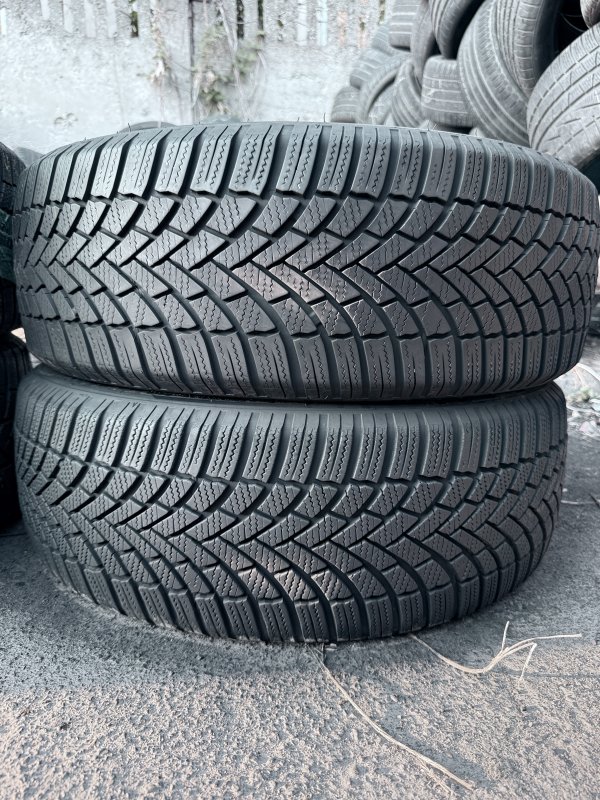 Bridgestone Blizzak LM005 215/45 20