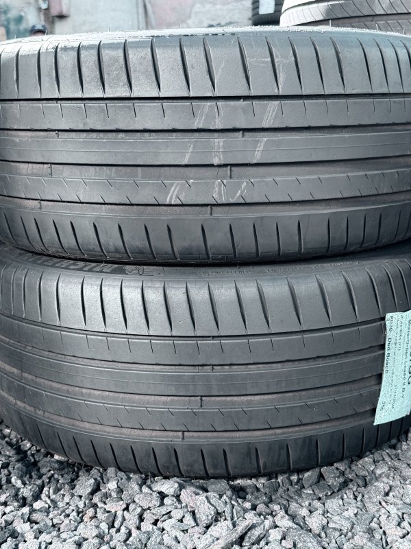 Michelin Pilot Sport 4 235/40 19