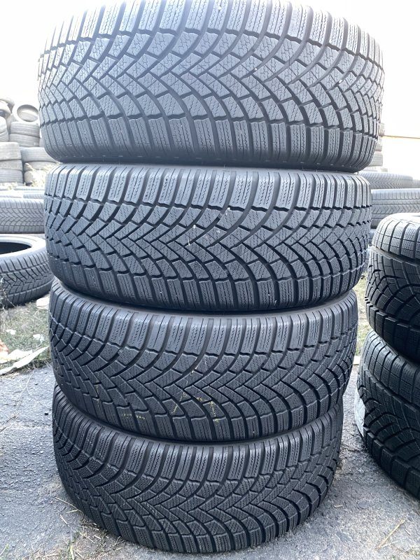 Bridgestone BLizzak LM005 215/45 18
