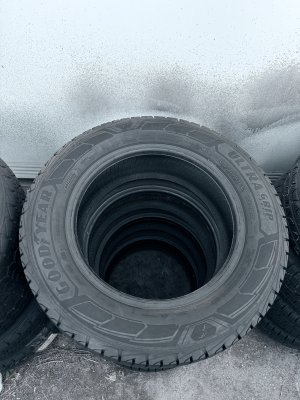 Goodyear UltraGrip Cargo 205/65 16