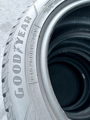Goodyear Perfomance + 215/55 17