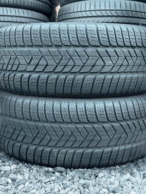 Pirelli Scorpion Winter 255/45 20