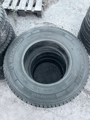 Michelin Agilis 225/75 16