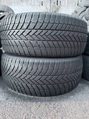 Bridgestone Blizzak LM005 245/45 20