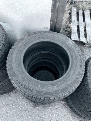 Continental VancoWinter 215/65 16