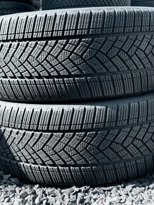 Goodyear UltraGrip Gen1 245/45 20