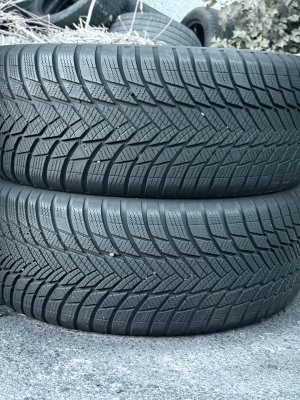 Bridgestone Blizzak LM001 235/60 18