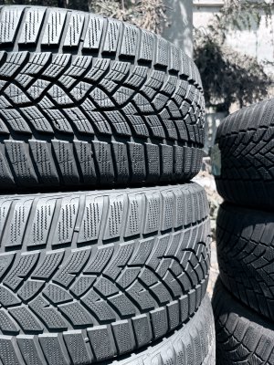 Goodyear Ultragrip Perfomance+ 235/40 19