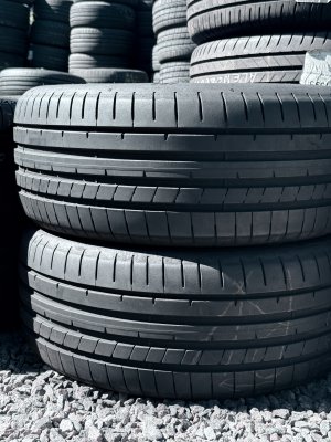 Dunlop SportMAxx RT2 235/45 18