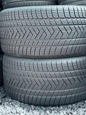Pirelli Scorpion Winter 305/35 21