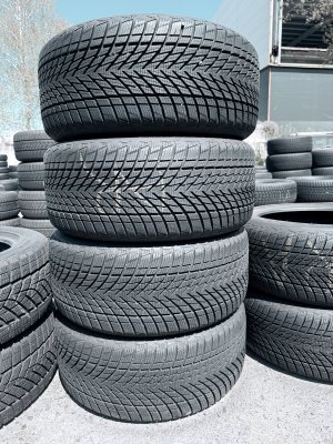 Goodyear Perfomance 3 235/40 18