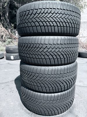 Bridgestone Blizzak LM005 235/40 19