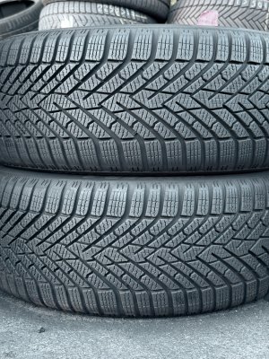 Pirelli Winter Cinturato 2 215/50 17
