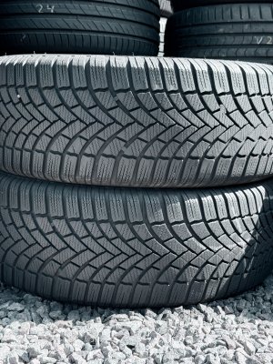 Bridgestone Blizzak LM005 215/60 16