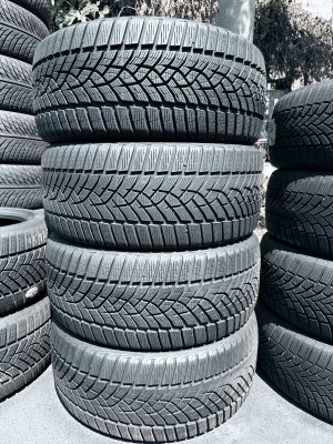 Goodyear Ultragrip Perfomance+ 235/40 19