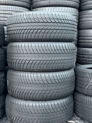 Bridgestone Blizzak LM001 RSC 245/50 19
