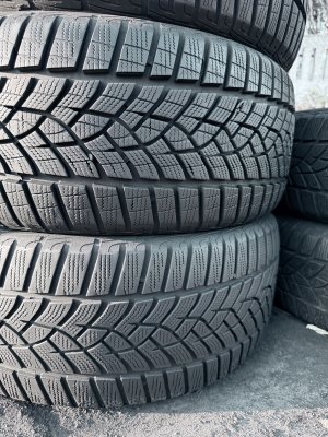 Goodyear UltraGrip Perfomance + 225/45 18