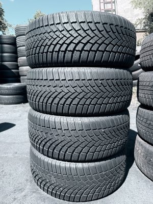 Bridgestone Blizzak LM005 215/45 17