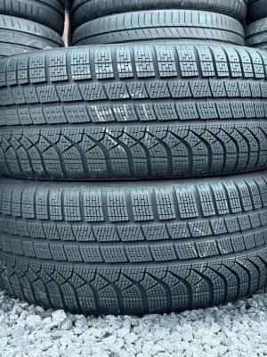 Pirelli Winter Pzero 245/40 20