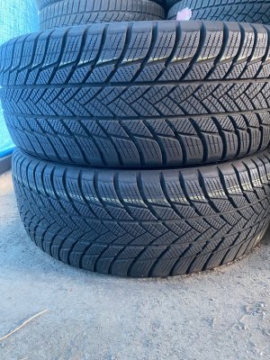 Bridgestone Blizzak LM001 215/55 18