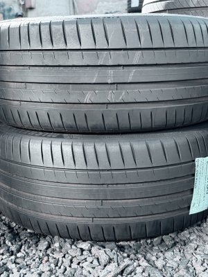 Michelin Pilot Sport 4 235/40 19
