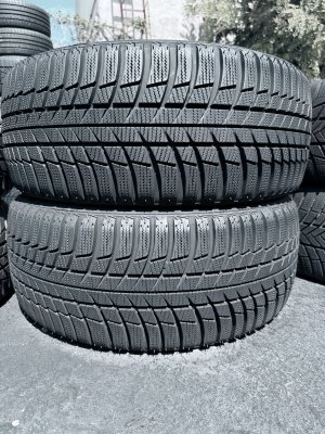 Bridgestone Blizzak LM001 245/45 18