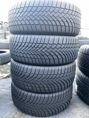 Bridgestone BLizzak LM005 215/45 18